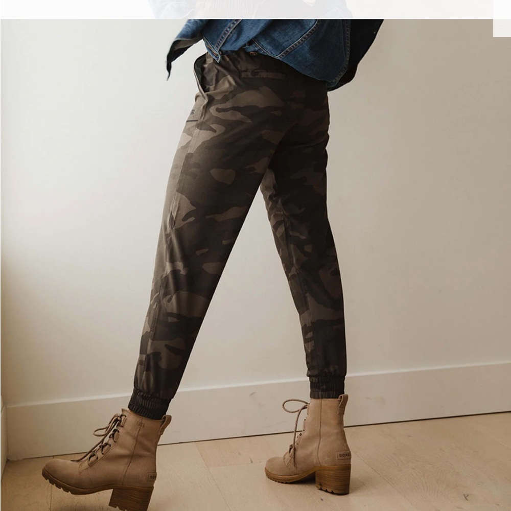Albion Fit Camo Destination Joggers - Picture 2 of 12